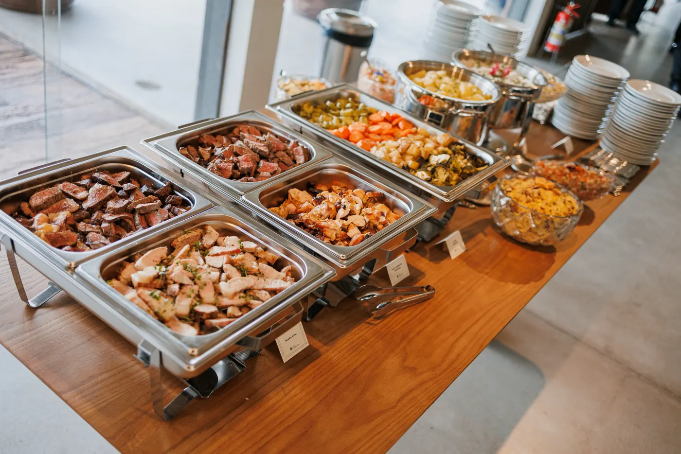 Buffet completo servido no evento